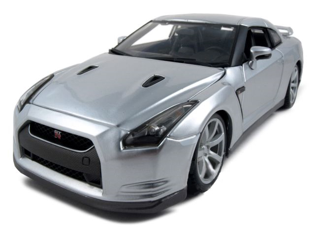 Nissan GT-R 2009 Zilver - 1:18