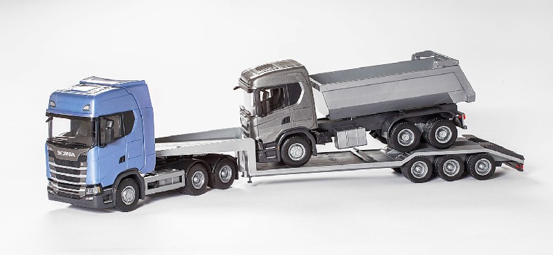 Scania S 6x4 Blauw met Dieplader en 6x4 Kieper - 1:25