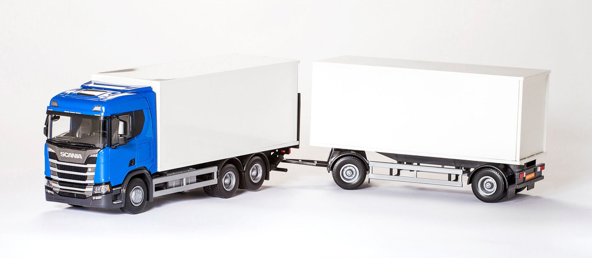 Scania CR 6x4 Box Truck Blue with Trailer - 1:25