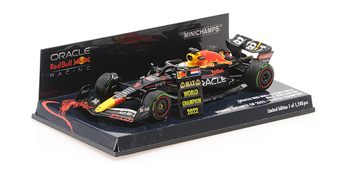 Red Bull RB18 Winner Japanese GP 2022 with pitboard M. Verstappen - 1:43