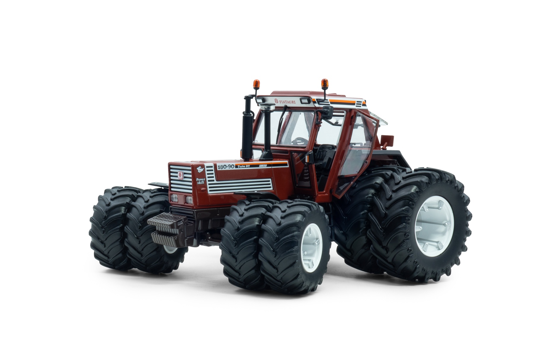 Fiat 180-90 DT met Dubbellucht Limited Edition 1000 stuks - 1:32