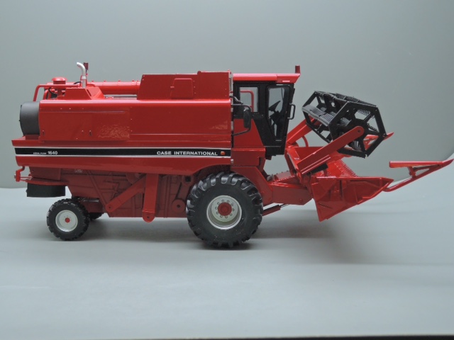 Case IH Axial Flow 1640 Combine