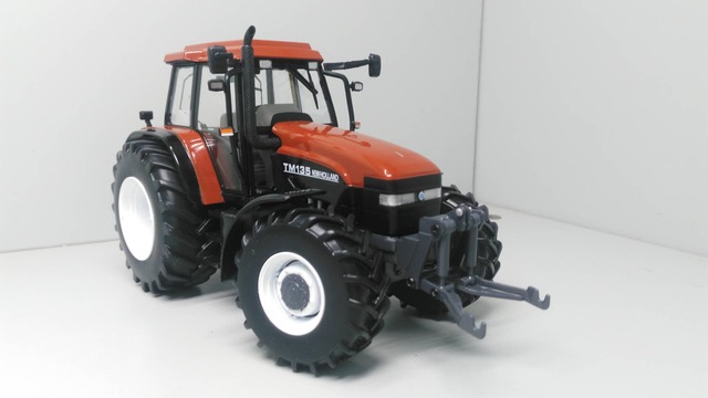 New Holland TM135 Terracotta