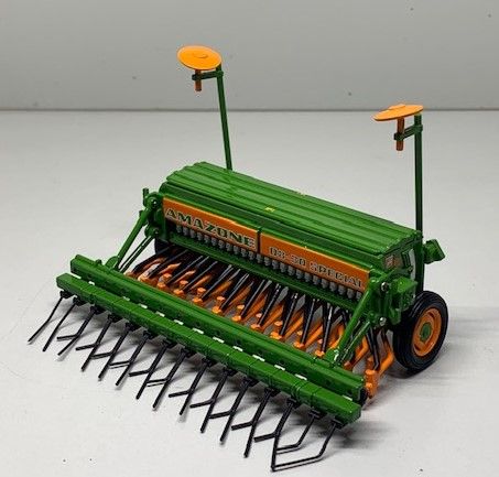 Amazone D8-30 Seeder - 1:32