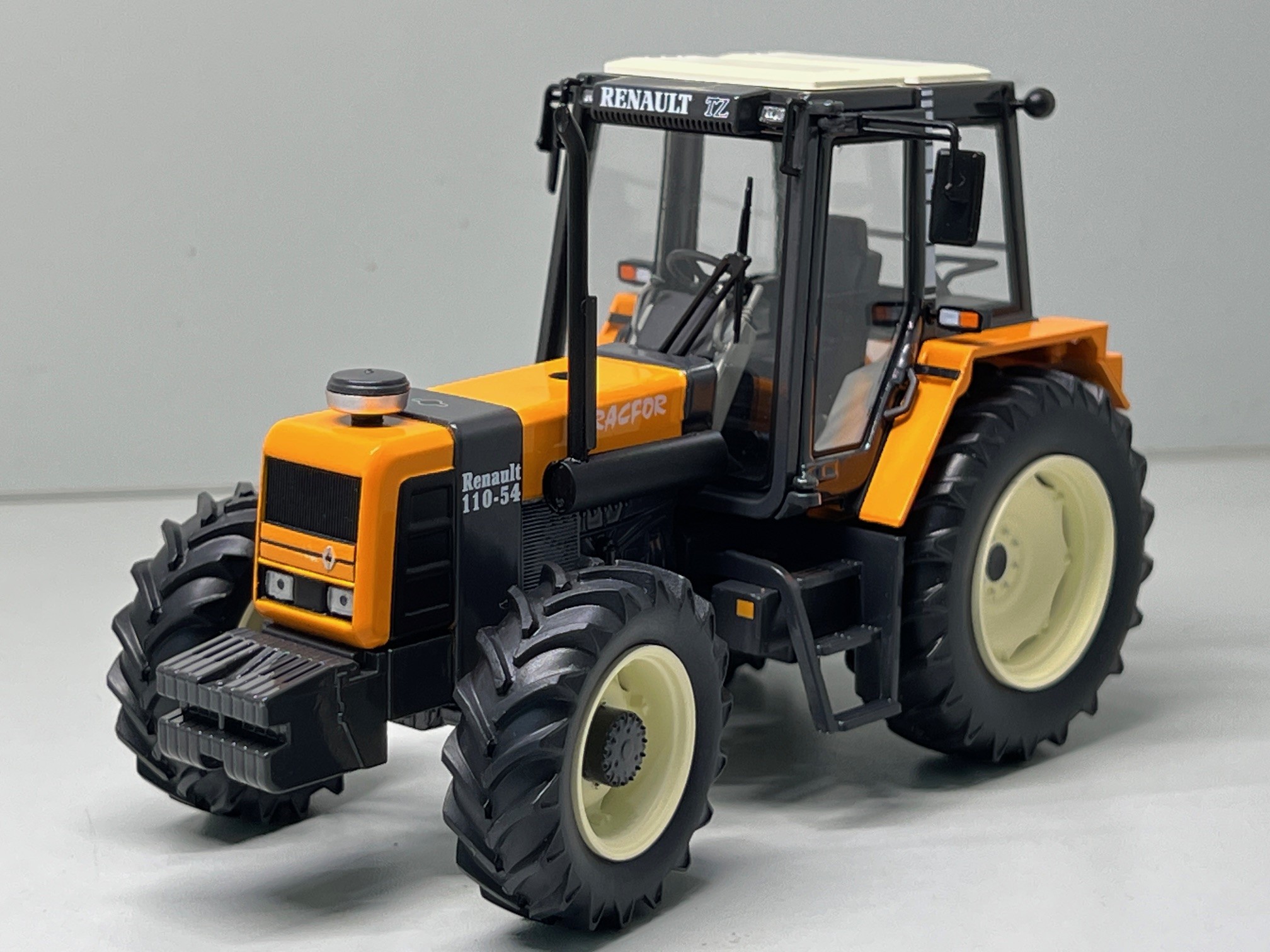 Renault Tracfor 110-54 - 1:32