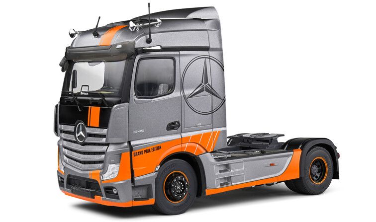 Mercedes-Benz Actros B Grand Prix Edition 2019 Zilver/Oranje - 1:24  Mercedes-Benz Actros B Grand Prix Edition 2019 Zilver/Oranje - 1:24